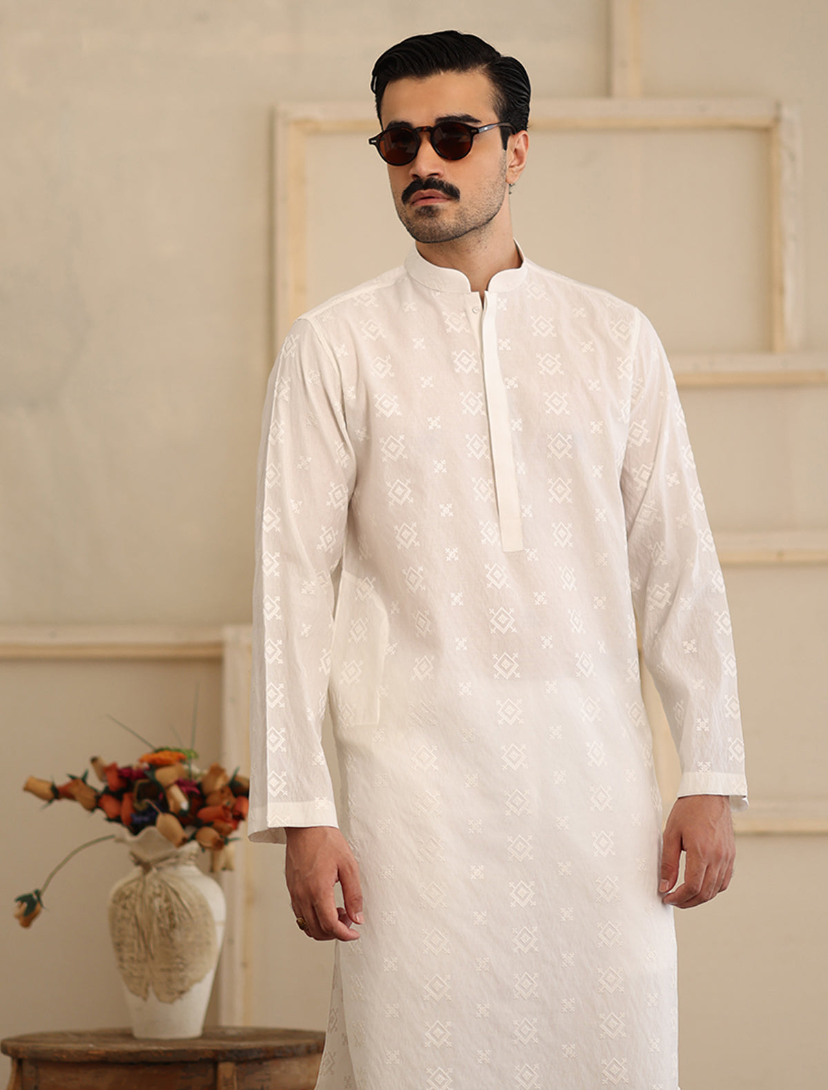 OFF-WHITE EMBROIDERED KURTA