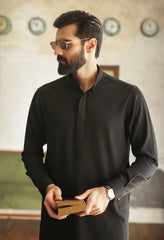 BLACK-CRINKLED KURTA PAJAMA