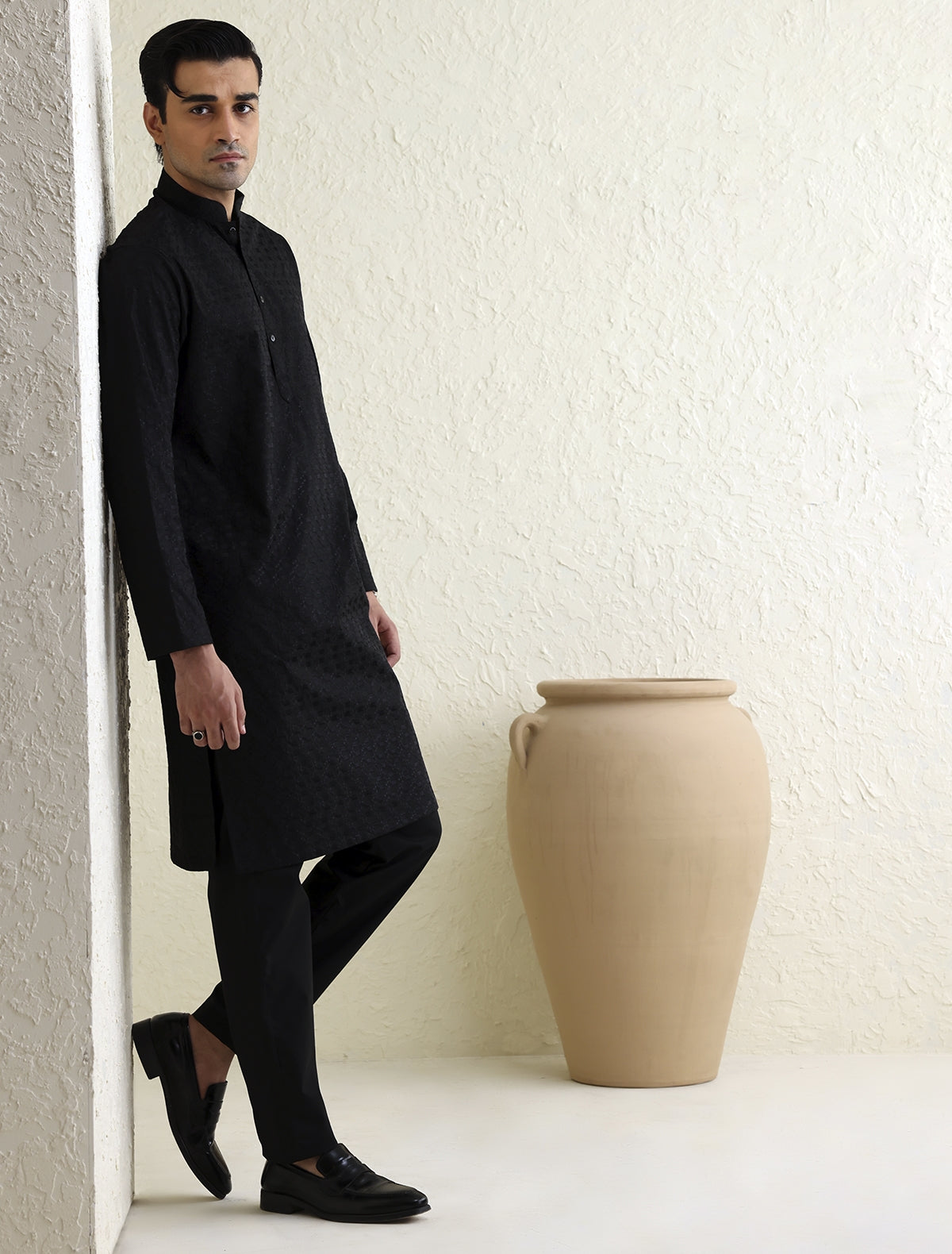 BLACK EMBROIDERED KURTA-S