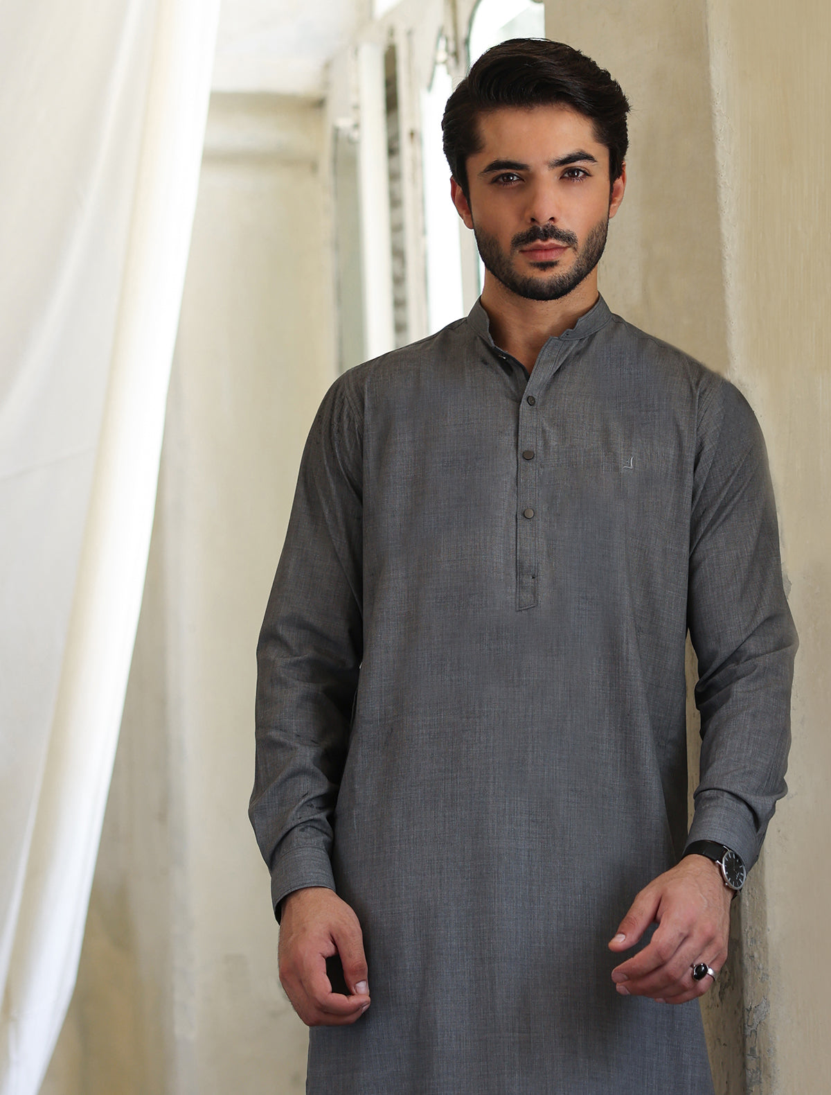 LIGHT GRAY KAMEEZ SHALWAR